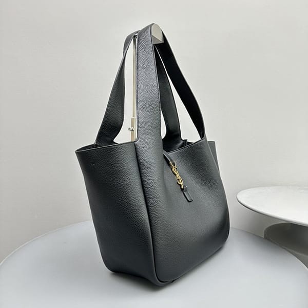 ☆超人気☆サンローラン 偽物 Le5 a7 レザー スモールショルダーバッグ 2サイズ Sau94254