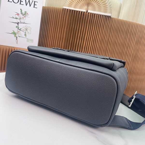 累積売上第１位【ロエベ】ミリタリーバックパック 偽物 B553J18X01