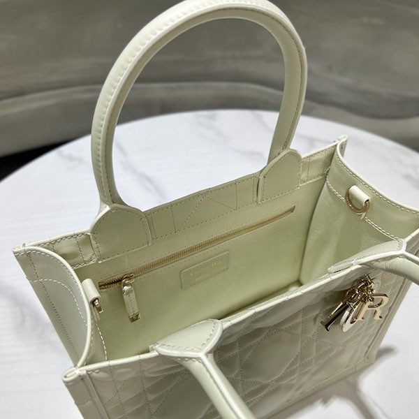 【24SS◆チャームが可愛い】ディオール ブックトート コピー バッグスモール M1325OWHP_M030