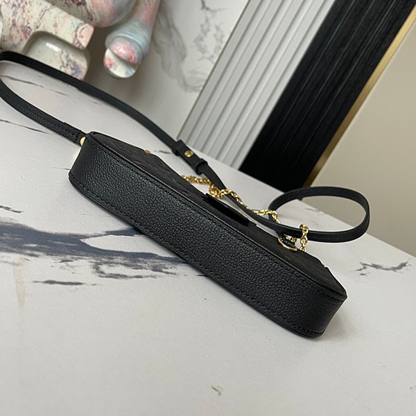 ドレスにも相性◎ルイヴィトン 偽物 イージーポーチオンストラップ M80349