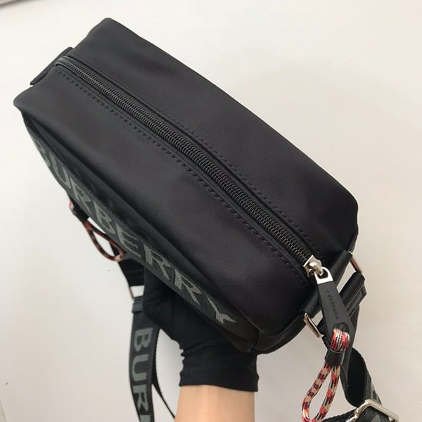 バーバリー ナイロン PADDY ショルダーバッグ コピー黒 8025669