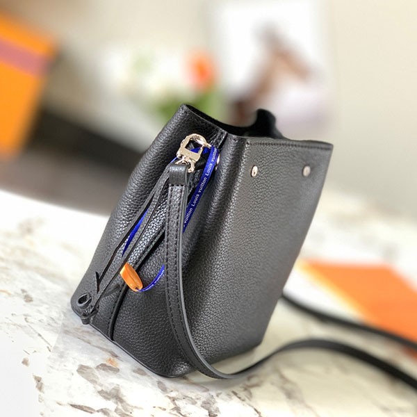 入手困難ルイヴィトン ナノ ロックミーバケット 偽物 ロックミー ショルダーバッグ M68709