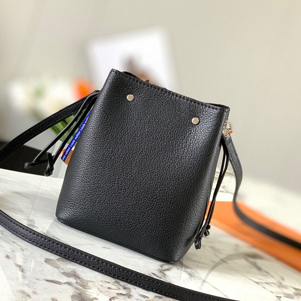 入手困難ルイヴィトン ナノ ロックミーバケット 偽物 ロックミー ショルダーバッグ M68709