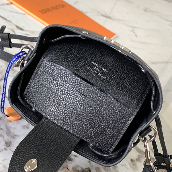 入手困難ルイヴィトン ナノ ロックミーバケット 偽物 ロックミー ショルダーバッグ M68709