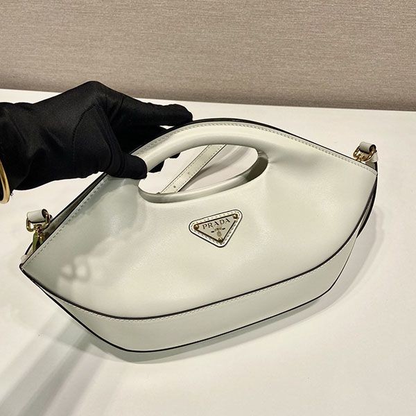 ☆超人気☆プラダ アーケ レザー ショルダーバッグ 偽物 pui26540