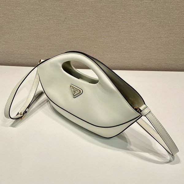 ☆超人気☆プラダ アーケ レザー ショルダーバッグ 偽物 pui26540