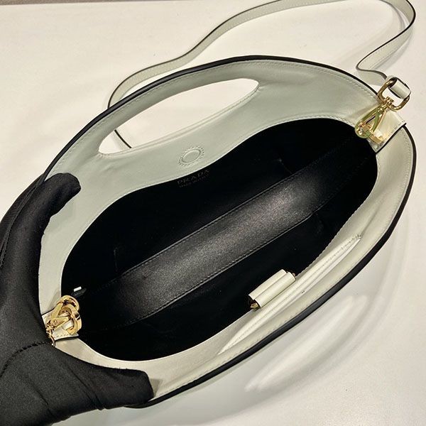 ☆超人気☆プラダ アーケ レザー ショルダーバッグ 偽物 pui26540