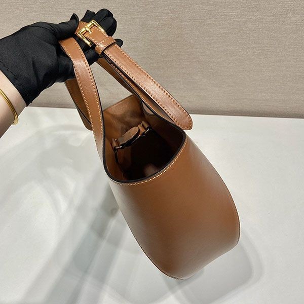 可愛い プラダ ミディアム レザー トートバッグ 偽物 pum37388