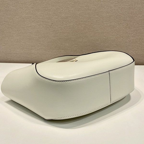 使い勝手良し プラダ ミディアム レザー トートバッグ コピー puv64586