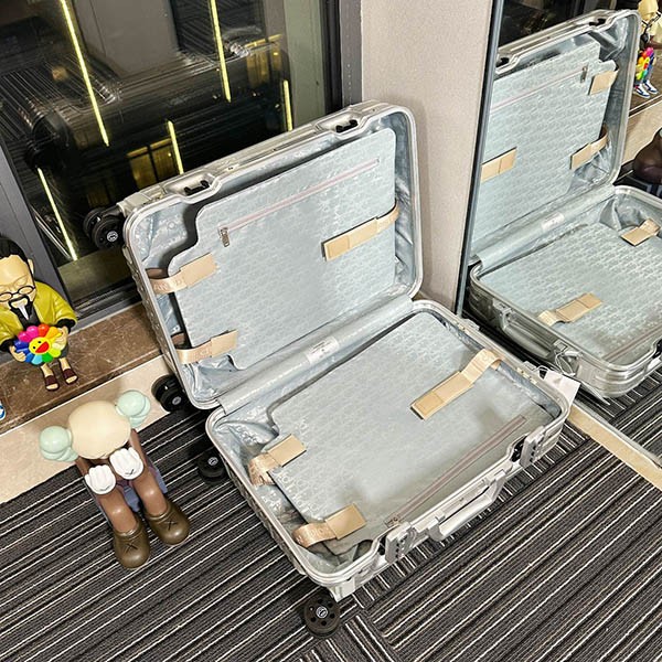 超軽量！ディオール リモワ 偽物 オブリーク キャリーケース rig37553