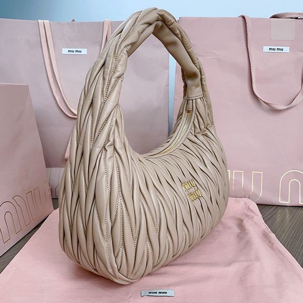 すぐ届 ミュウミュウ ワンダーマテラッセレザー ホーボーバッグ mys58595