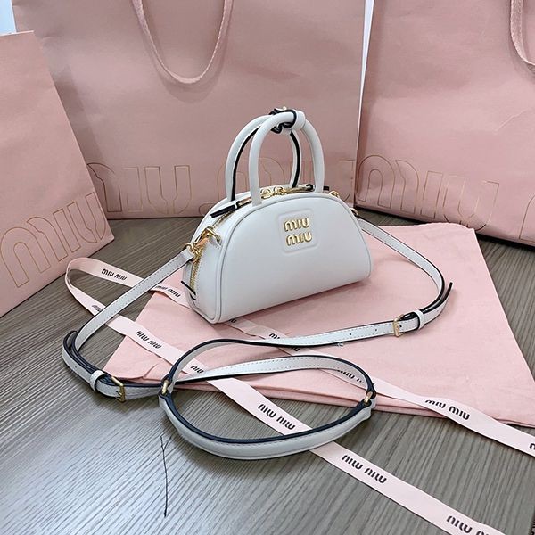 入手困難 ミュウミュウ レザー トップハンドルバッグ myb98352