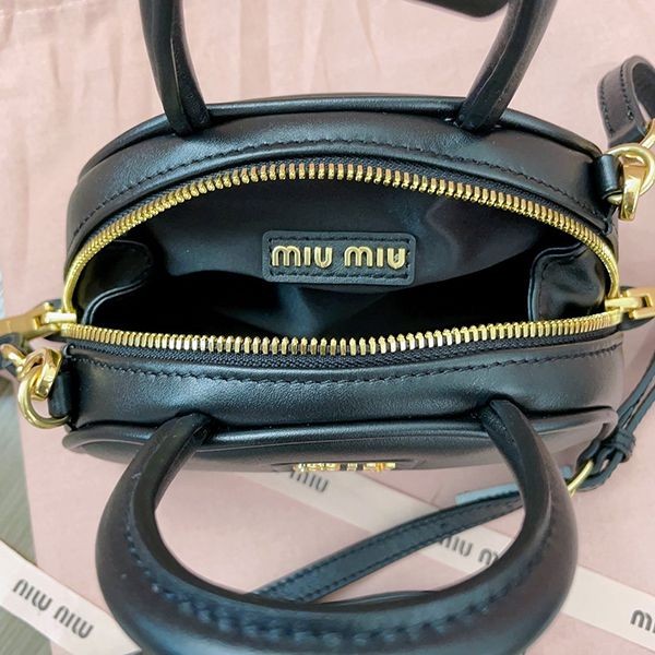 完売必至 ミュウミュウ レザー トップハンドルバッグ 偽物 myz05339