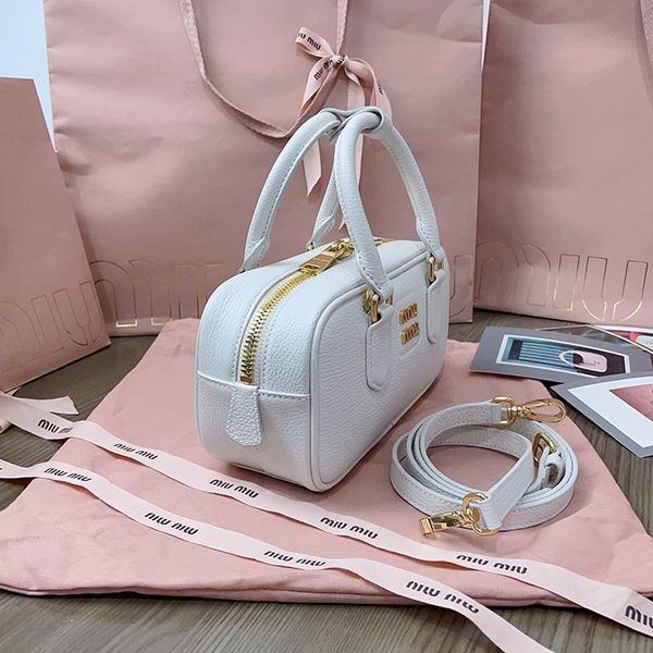 ミュウミュウ コピー レザー ロゴ ショルダー トップハンドルスモールバッグ myl08247
