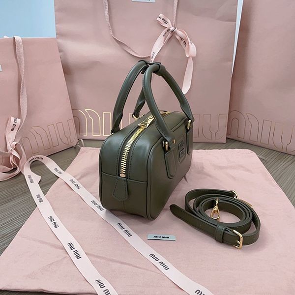 注目★ミュウミュウ レザー ロゴ ショルダー 偽物トップハンドルスモールバッグ myd30892