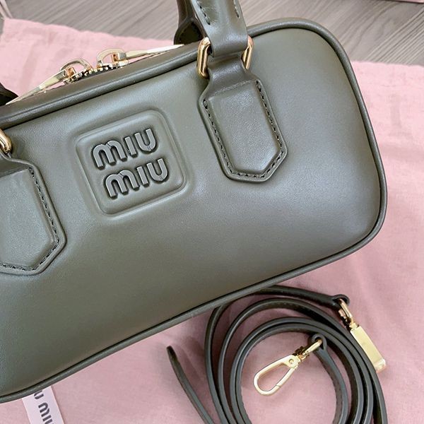 注目★ミュウミュウ レザー ロゴ ショルダー 偽物トップハンドルスモールバッグ myd30892