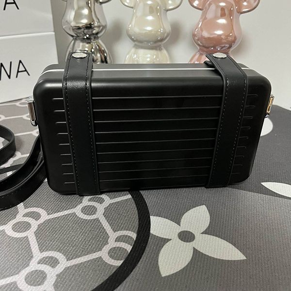 リモワ PERSONAL コピーポリカーボネート製クロスボディバッグ rix01606