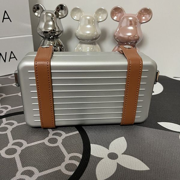 リモワ PERSONAL ポリカーボネート製クロスボディバッグ コピー rid48593