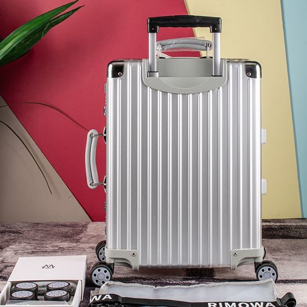 注目度抜群！【リモワ】クラシック "Cabin"スーツケース 偽物 riu53694
