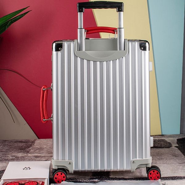 【リモワ】新作 クラシック "Cabin"スーツケース コピー数量限定！ ric58121