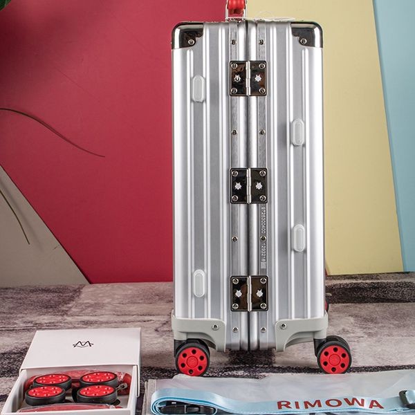 【リモワ】新作 クラシック "Cabin"スーツケース コピー数量限定！ ric58121