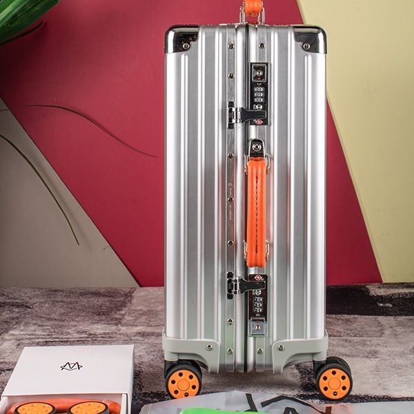 新作入手困難【リモワ】クラシック "Cabin"スーツケース 偽物 rit82557