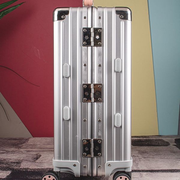 【リモワ N級品】新作 クラシック "Cabin"スーツケース超入手困難♪ rin95045