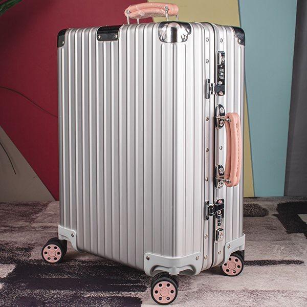 【リモワ N級品】新作 クラシック "Cabin"スーツケース超入手困難♪ rin95045