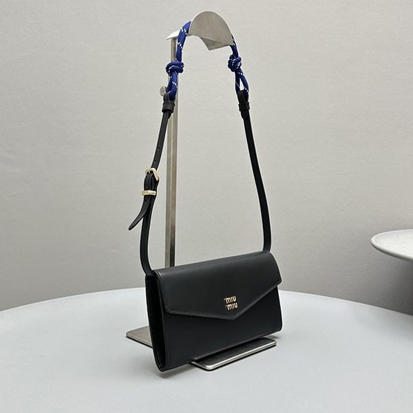 【ミュウミュウ】レザーxコード ショルダーストラップ付 レザー 財布 コピー myw92305