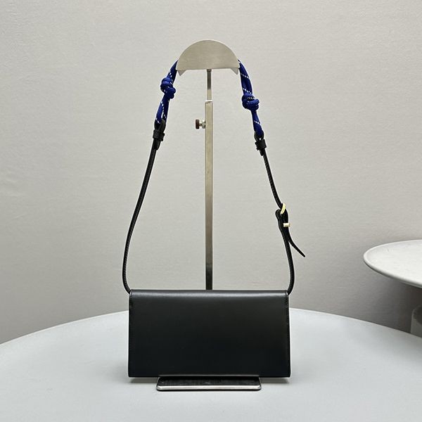 【ミュウミュウ】レザーxコード ショルダーストラップ付 レザー 財布 コピー myw92305