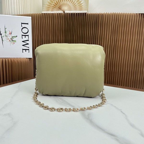 激安価格！ロエベ ゴヤ パファーミニバック コピー loc65187