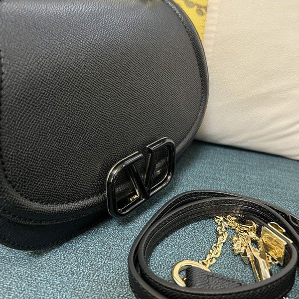 入手困難 ヴァレンティノ V Logo Leather ショルダーバッグ Vuv85120