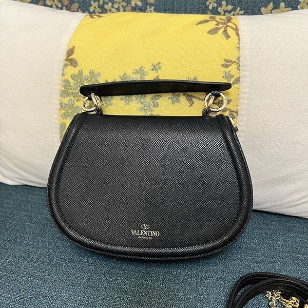 入手困難 ヴァレンティノ V Logo Leather ショルダーバッグ Vuv85120