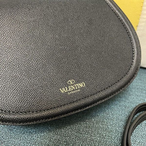 入手困難 ヴァレンティノ V Logo Leather ショルダーバッグ Vuv85120