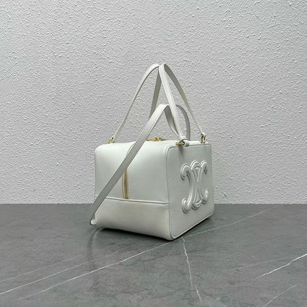 大人気！セリーヌ カーフスキン フォールドキューブバッグ Ceu58569