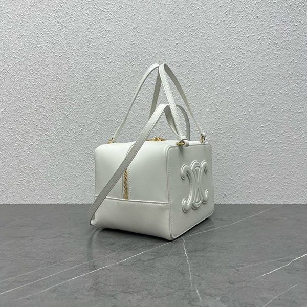 大人気！セリーヌ カーフスキン フォールドキューブバッグ Ceu58569