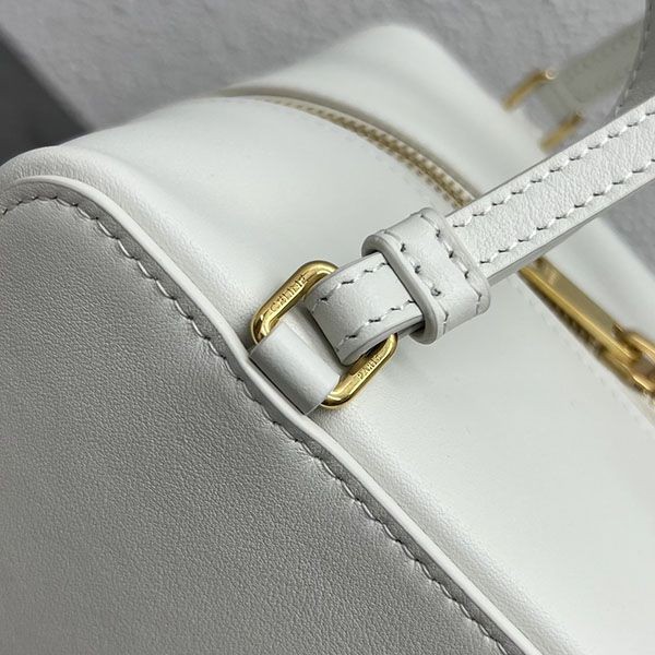 大人気！セリーヌ カーフスキン フォールドキューブバッグ Ceu58569