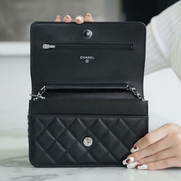 世界中で大人気♪シャネル CCロゴ チェーンウォレット 偽物 shg92283