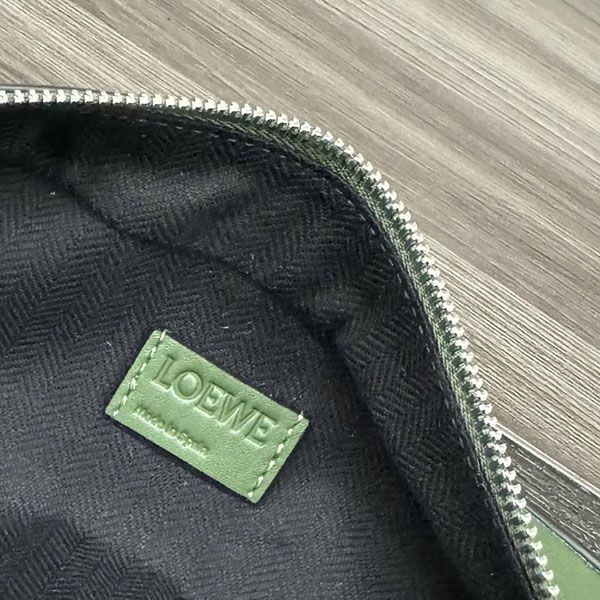 激安価格！ロエベ カーフスキン コンバーチブル スリングバッグ lol43714