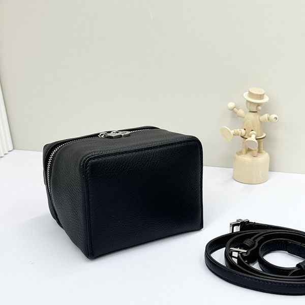 ロロピアーナ エクストラ ポケット 偽物ミニポーチ FAM1534