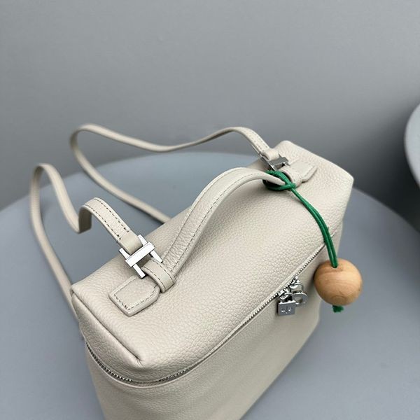 超希少★レア！ロロピアーナ Extra Pocket バックパック 偽物 L23.5 roj74766