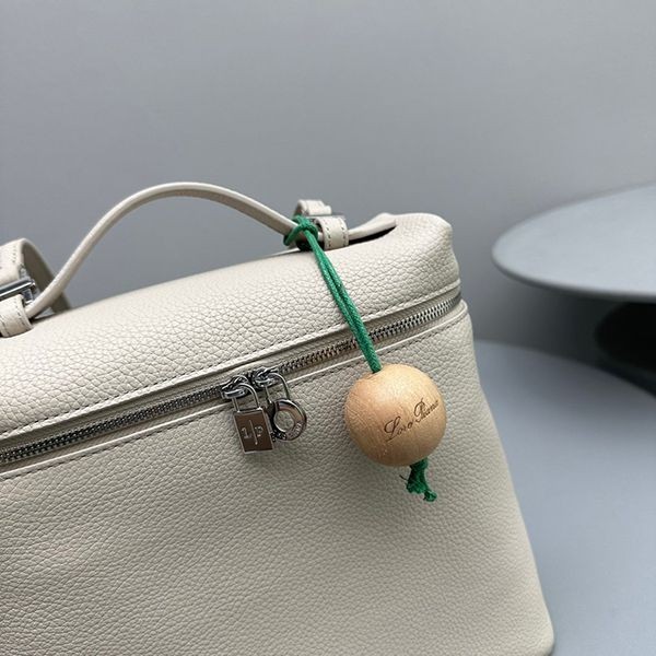 超希少★レア！ロロピアーナ Extra Pocket バックパック 偽物 L23.5 roj74766