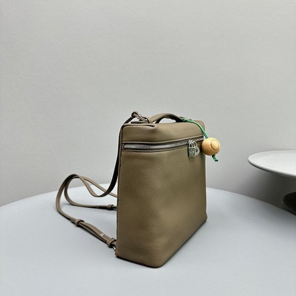 【かわいい♡新作】ロロピアーナ Extra Pocket バックパック L23.5 コピー rob07277