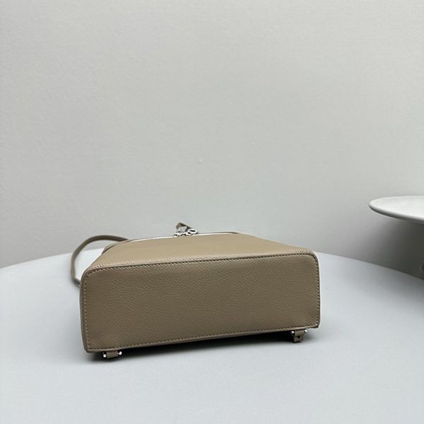 【かわいい♡新作】ロロピアーナ Extra Pocket バックパック L23.5 コピー rob07277