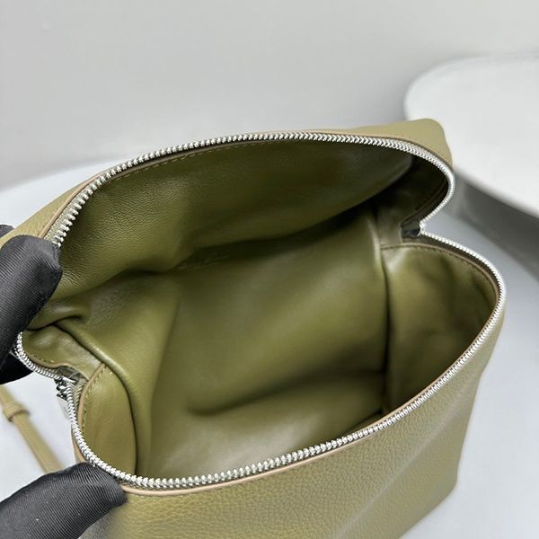 注目度抜群！ロロピアーナ Extra Pocket バックパック パチモンL23.5 rof24137