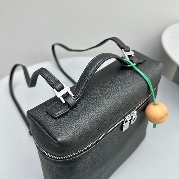 新色登場☆ロロピアーナ Extra Pocket バックパック コピー L23.5 ror80858