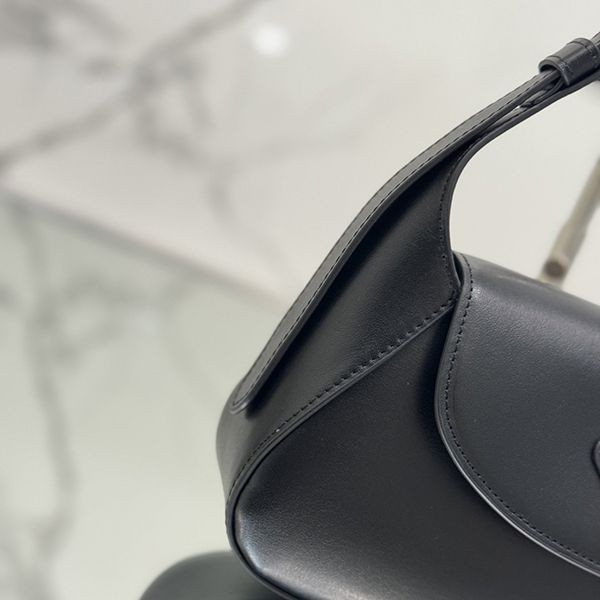 入手困難品！【プラダ】スモールレザーショルダーバッグ 偽物 ブラック pui33319