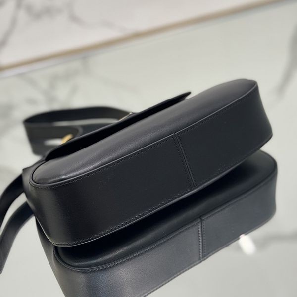 入手困難品！【プラダ】スモールレザーショルダーバッグ 偽物 ブラック pui33319