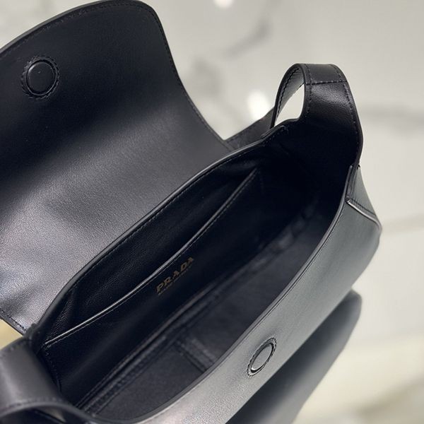 入手困難品！【プラダ】スモールレザーショルダーバッグ 偽物 ブラック pui33319
