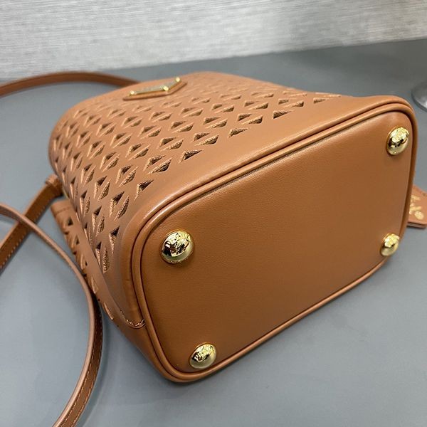 新作【プラダ】パニエ ミニバッグ コピーカットアウト モチーフ 1BA217